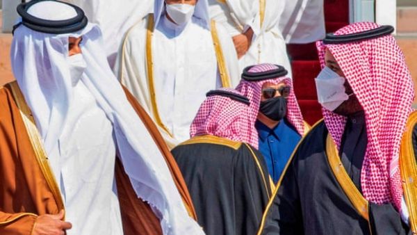  Crown Prince Mohammed bin Salman (right) welcomes the emir of Qatar, Tamim bin Hamad al-Thani, at the airport in Al-Ula, Saudi Arabia. Photograph: Bandar Al-Jaloud/Saudi Royal Palace/AFP/Getty Images