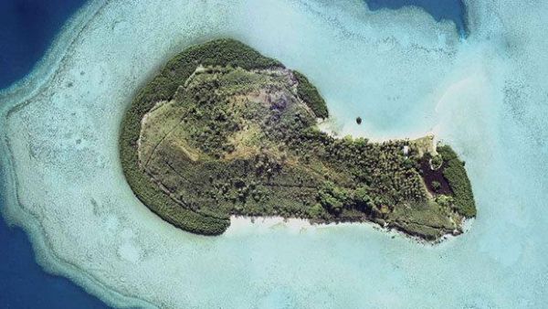 Phallic-shaped island (Twitter)