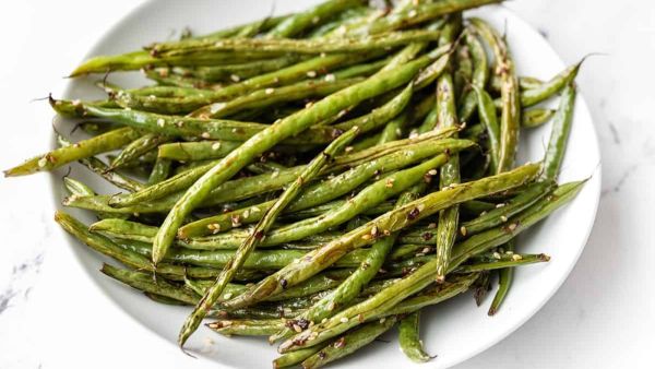 فاصوليا خضراء محمصة بالسمسم