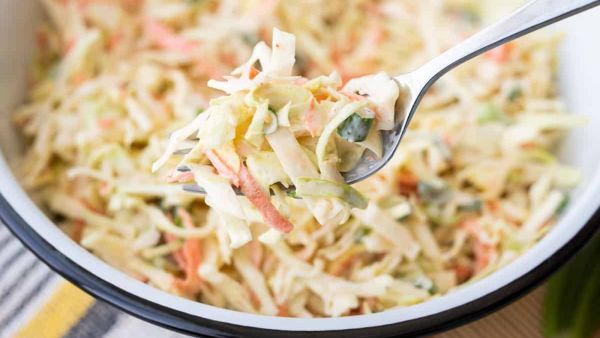 سلطة كولسلو الملفوف بالليمون الطازج والكمون