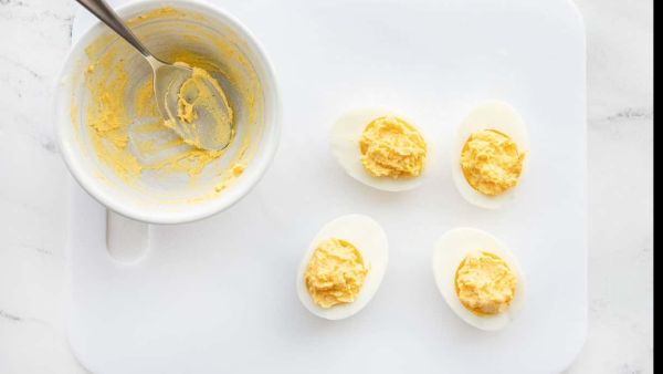 بيض مسلوق ومحشي