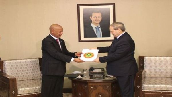 المقداد يتسلم أوراق اعتماد أحمد ادي محمد الراظي