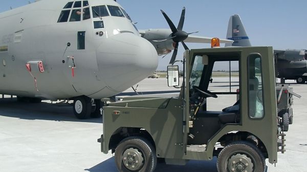 تمكن رجل من التسلل بنجاح إلى قاعدة أندروز الجوية القريبة من واشنطن