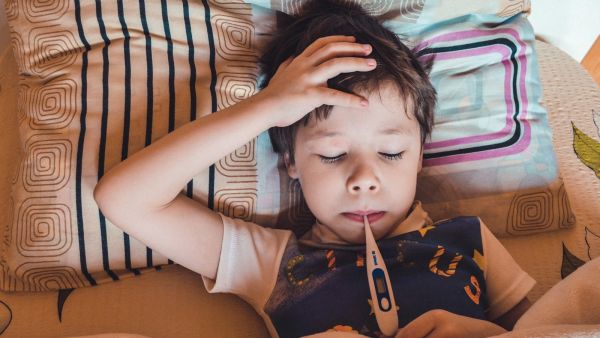 طبيب البوابة: 4 مكونات طبيعية لعلاج السعال عند الأطفال 