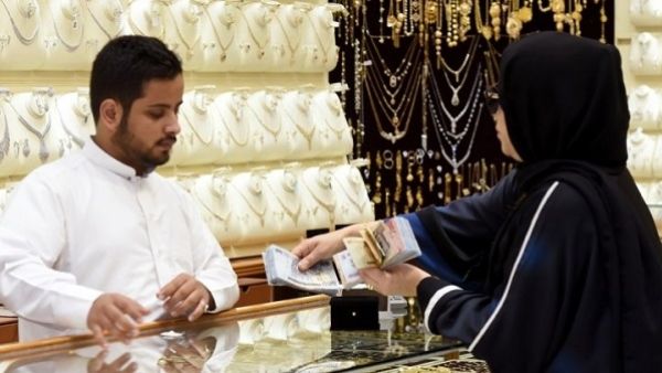  غالبية المهن ما زال يسيطر عليها الوافدون مثل؛ الفنيون في المجالات العلمية والفنية والإنسانية 