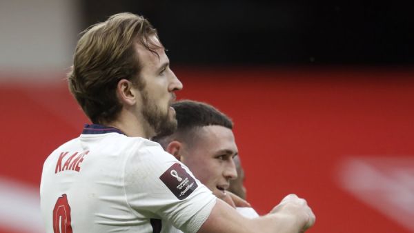 كاين يقود إنجلترا للفوز