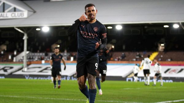 جيزوس يحتفل بهدفه