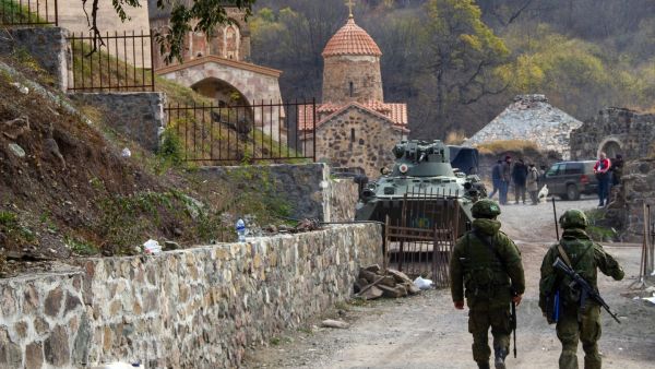 قوات حفظ السلام الروسية تنقل المساعدات الإنسانية إلى قره باغ