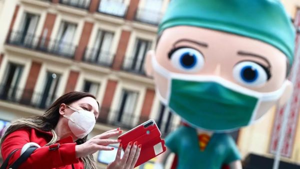 آلاف الأشخاص يتظاهرون ضد إجراءات وقف انتشار كورونا في رومانيا