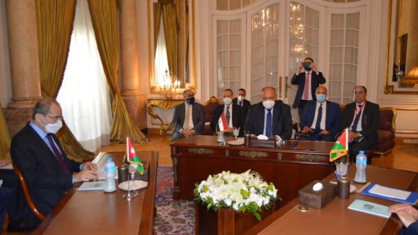 الاستمرار في التنسيق والتشاور