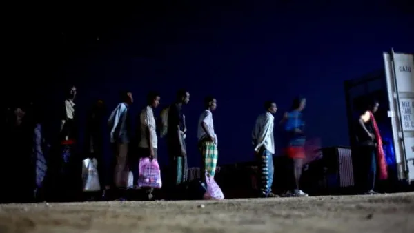  حراسًا نقلوا مجموعات من المهاجرين غالبيتهم من اثيوبيا 