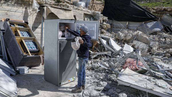 Israel Destroys Palestinian Homes 