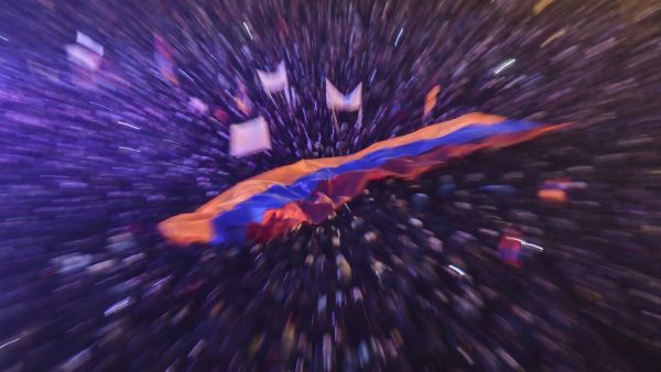 Supporters of Armenian Pashinyan rally him