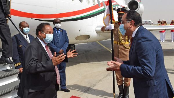Egyptian Prime Minister Mostafa Madbouly (R) welcomes Sudan's Abdalla Hamdok 
