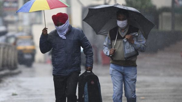 Indian states impose lockdowns amid COVID-19 spikes, lag vaccinations