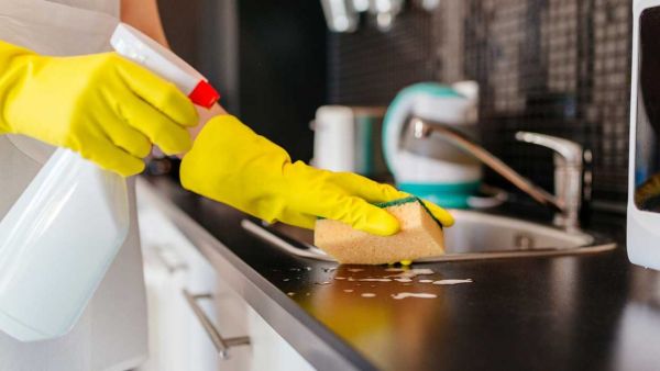 ابد من غسل الألواح جيداً بعد كل استخدام تجنباً لتراكم البكتيريا وانتقالها إلى طعام أخر. ابد من غسل الألواح جيداً بعد كل استخدام تجنباً لتراكم البكتيريا وانتقالها إلى طعام أخر.