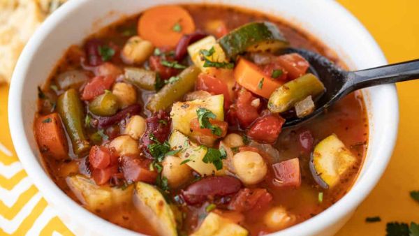 شوربة مينيسترون بالخضار