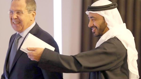 Lavrov (L), Abdullah bin Zayed al-Nahyan