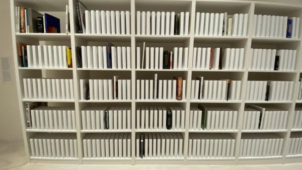 Iraqi artist is helping rebuild the 70,000 volume library