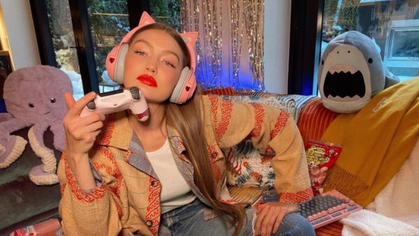 Gigi shares her daughter with boyfriend Zayn Malik, 28, whom she's been dating since 2015. 