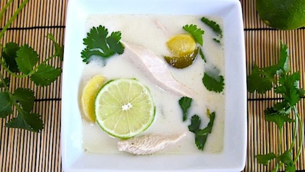 شوربة الدجاج بجوز الهند التايلاندية