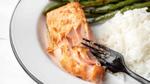 سمك السلمون المخبوز بالزنجبيل