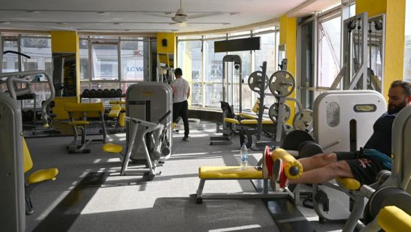   Fitness enthusiasts are seen working out in a gym in Amman in this photo taken prior to sports centres’ closures as part of government measures to stem the spread of the COVID pandemic (Photo: Amjad Ghsoun)