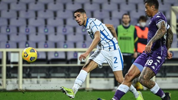 The Inter wing-back has been linked with a move to the Emirates this summer and has a big fan in the former Gunners defender (Photo: AFP)