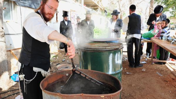 Boiling utensils on the eve of Passover