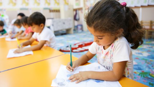 children studying 