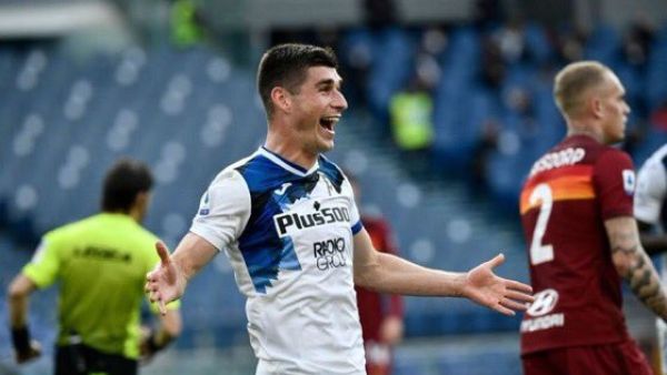 مالينوفسكي يحتفل بهدفه