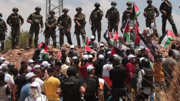 ”الأبارتهايد” هو نظام الفصل العنصري الذي حكمت من خلاله الأقلية البيضاء في جنوب أفريقيا من عام 1948