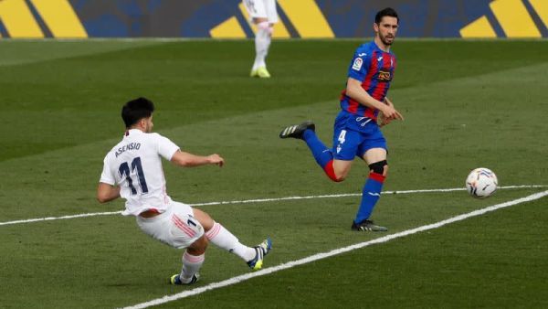 آسينسيو يقود الملكي للفوز