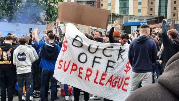 جماهير تشيلسي تعترض على دوري السوبر