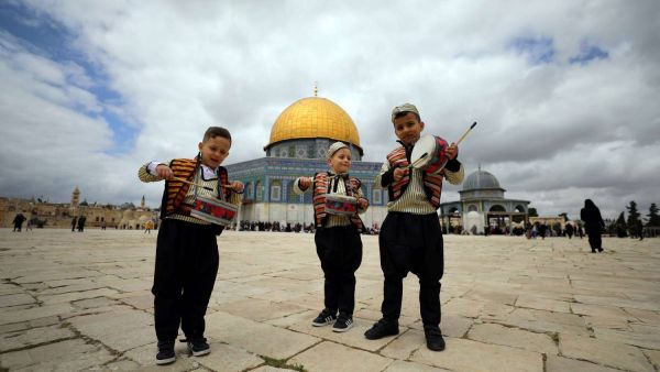 الحكومة الفلسطينية، أعلنت سماحها بأداء صلاة التراويح في المساجد، خلال شهر رمضان
