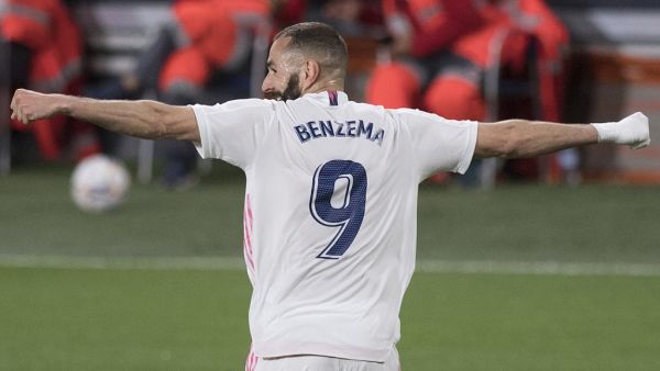 بنزيمة يرفع رصيده إلى 21 هدفاً في المركز الثاني على لائحة الهدافين بفارق هدفين عن المتصدر ليونيل ميسي قائد برشلونة