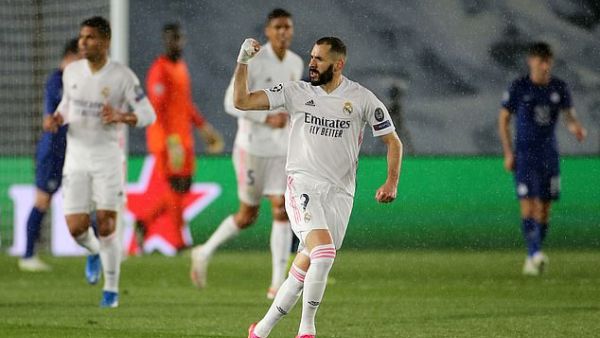 بنزيمة يحتفل بهدفه المهم