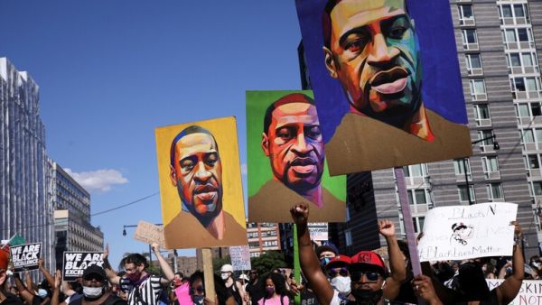 حتجاجات عنيفة بعد قتل الشرطة رجلا أسود في مينيابوليس