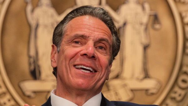 حاكم نيويورك أندرو كومو