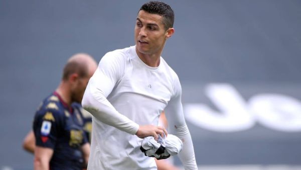 رونالدو يلقي قميص يوفنتوس