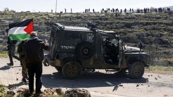 استشهاد فلسطيني وإصابة زوجته برصاص جيش الاحتلال 