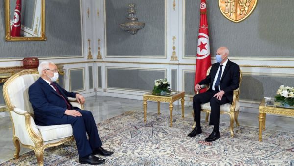 قيس سعيد والغنوشي.. صراع الداخل والخارج