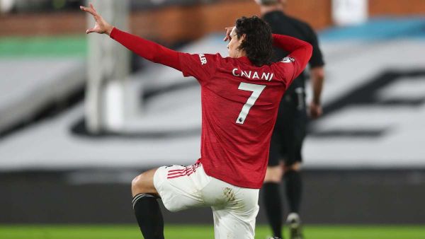 كافاني يحتفل بهدفه