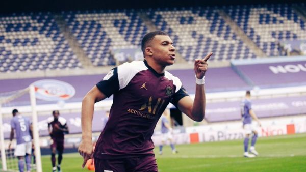 مبابي يقود الباريسي لفوز ساحق