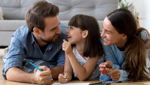 أبعديهم عن مشاهد العنف في التليفزيون، وراقبي برامج ومسلسلات الأطفال التي تتسلل من خلالها فكرة العنف إليهم،