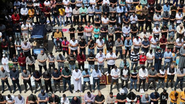 خطيب الاقصى: نستنكر ما قامت به سلطات الاحتلال من قطع سماعات المسجد لمنع الأذان وصلاتي العشاء والتراويح”.