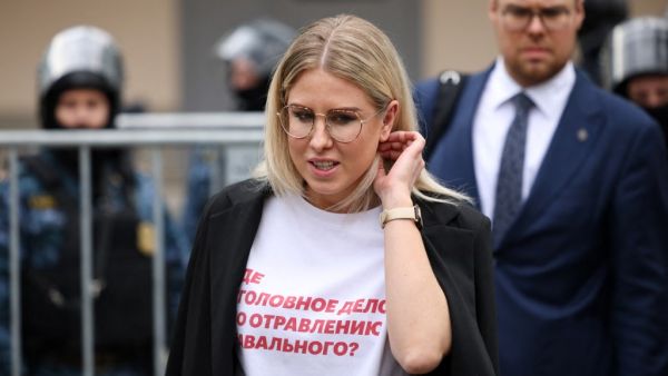 Russia's opposition figure top aide arrested