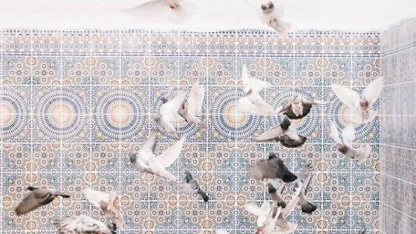 Through his expressive photography, Moroccan artist @mhammed_kilito challenges preconceived narratives of how Africa and the Middle East have been portrayed in the media throughout history.