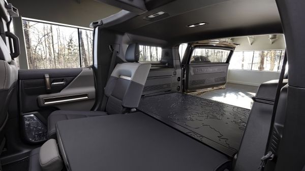 جي إم سي هامر EV SUV‘ توفر باقة بارزة من التقنيات الوظيفية الهادفة