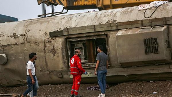 passenger train derails in Egypt